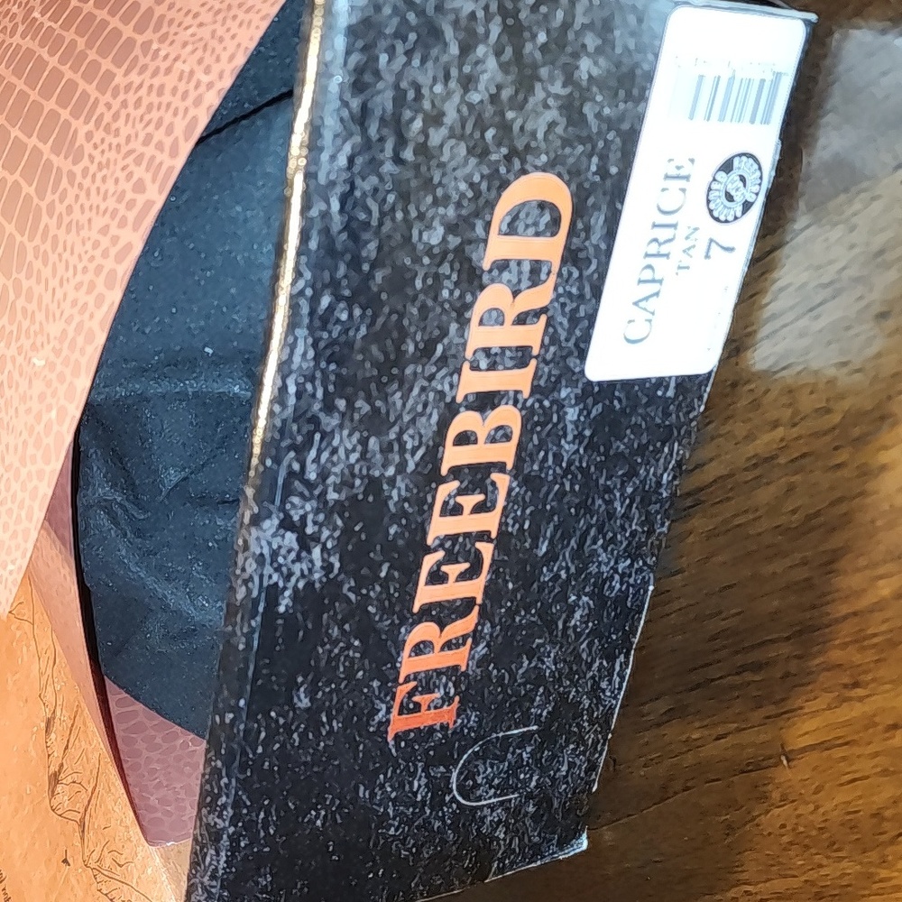 Freebird Caprice Tan - sz 7 Sandals NIB